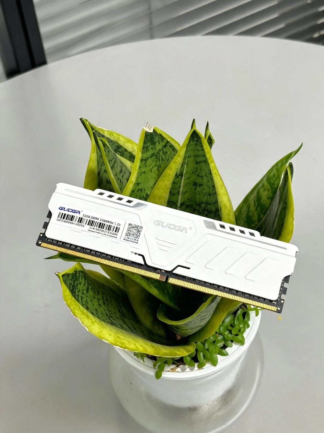 GUDGA разкрива нова DDR4 RAM памет с охлаждаща жилетка, изградена с оригинални чипове на Samsung/SK Hynix/Micron